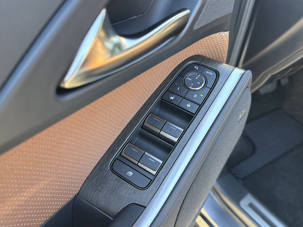 Used 2024 Lexus GX 550 w/ Accessory Package (Z1) image 26