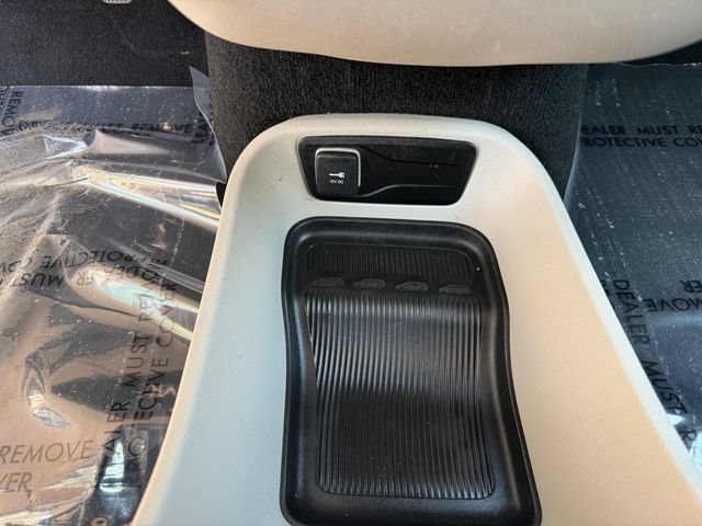 Used 2023 Chrysler Pacifica Touring-L FWD image 29