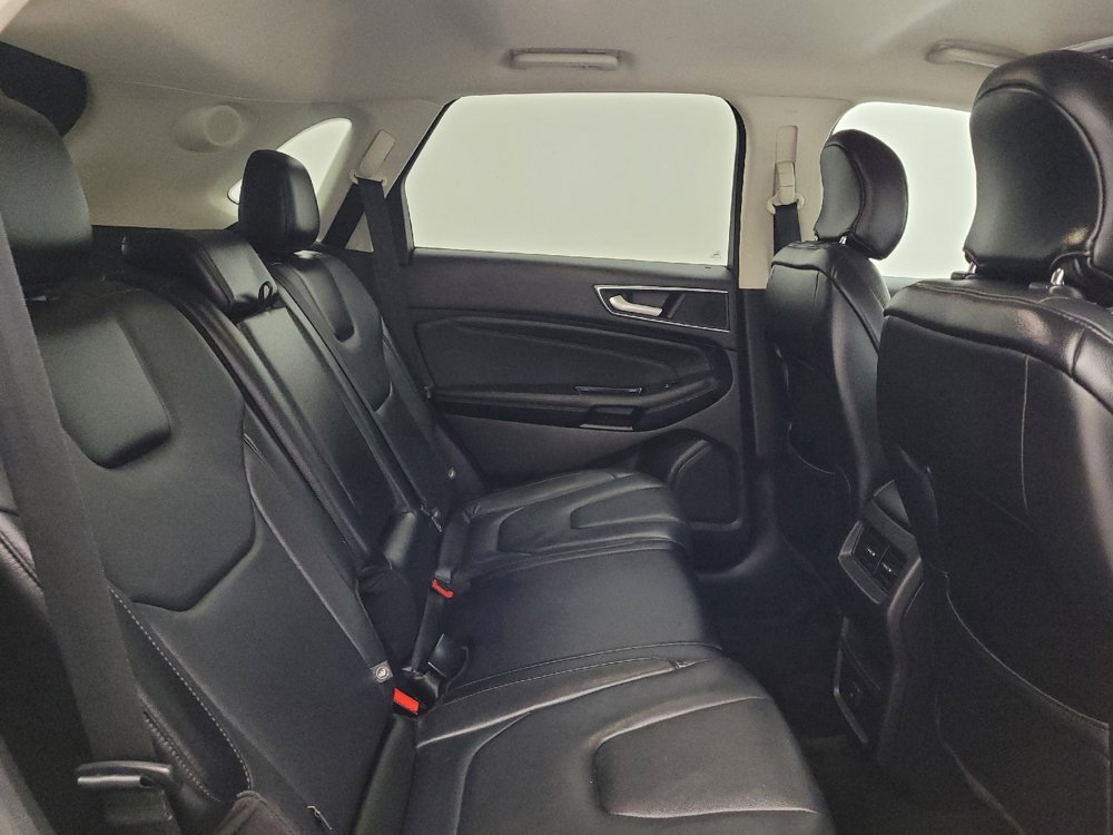 Used 2015 Ford Edge Titanium FWD image 19