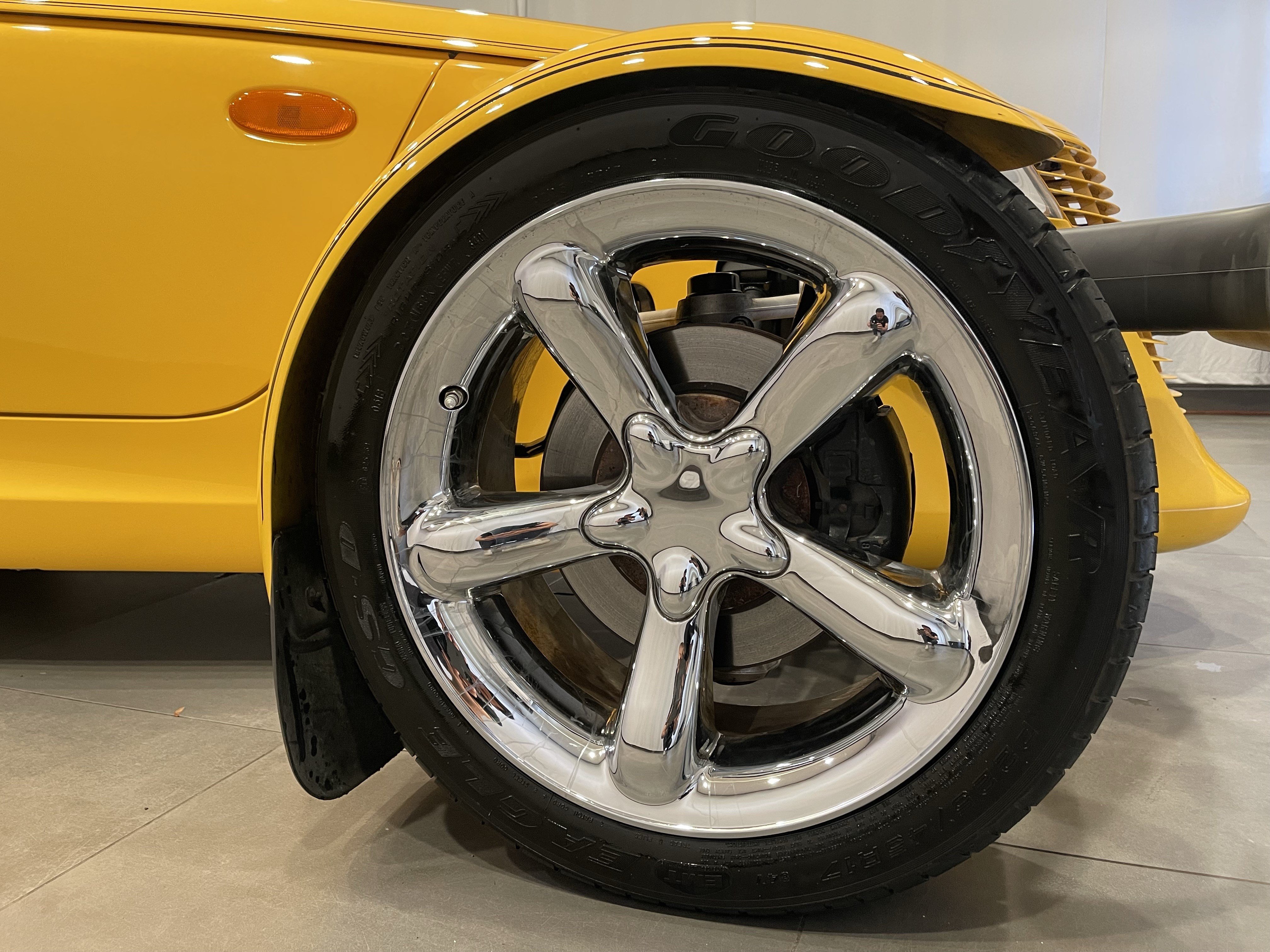Used 2002 Chrysler Prowler RWD image 10