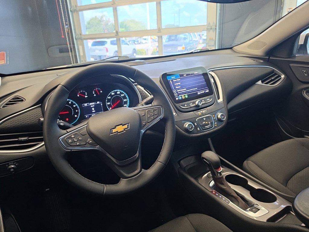Used 2025 Chevrolet Malibu RS FWD image 18