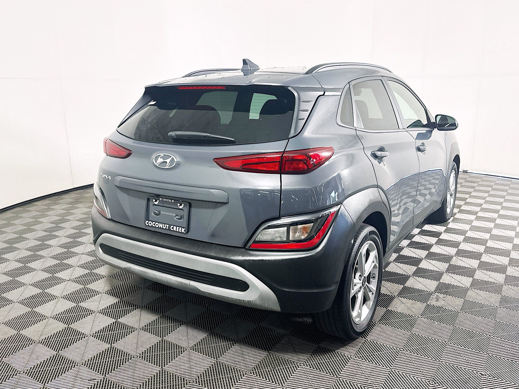 Used 2023 Hyundai Kona SEL FWD image 3