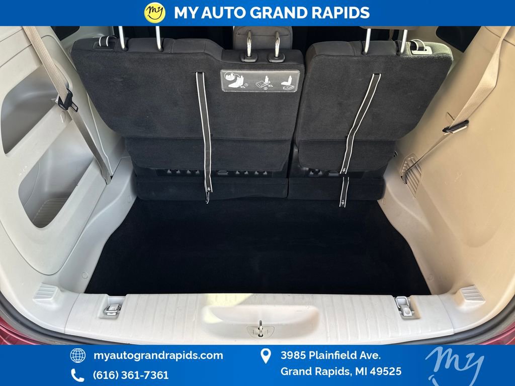 Used 2020 Chrysler Pacifica Touring w/ Cold Weather Group FWD image 25