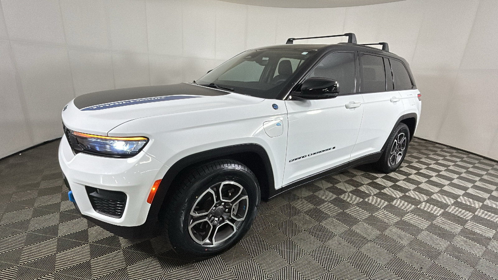 Used 2023 Jeep Grand Cherokee Trailhawk AWD/4WD image 7
