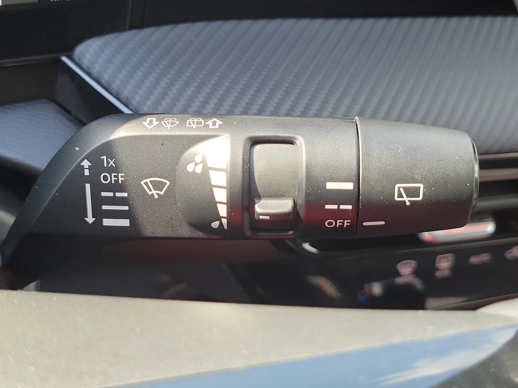 Certified 2025 Nissan Kicks SR image 39