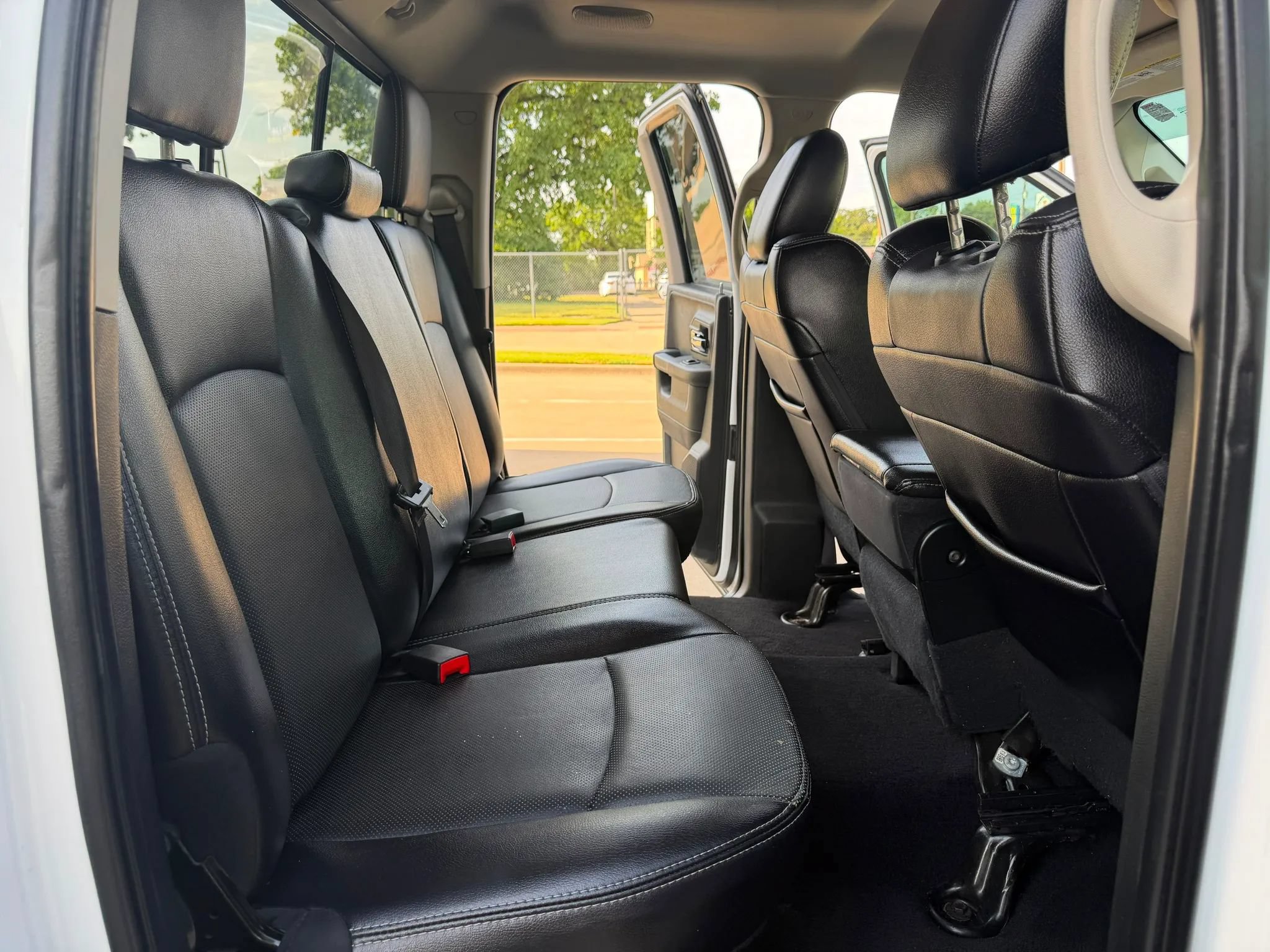 Used 2017 RAM 1500 Laramie RWD image 24