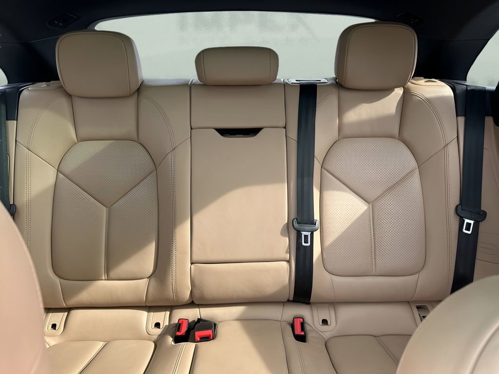 Used 2022 Porsche Macan image 13