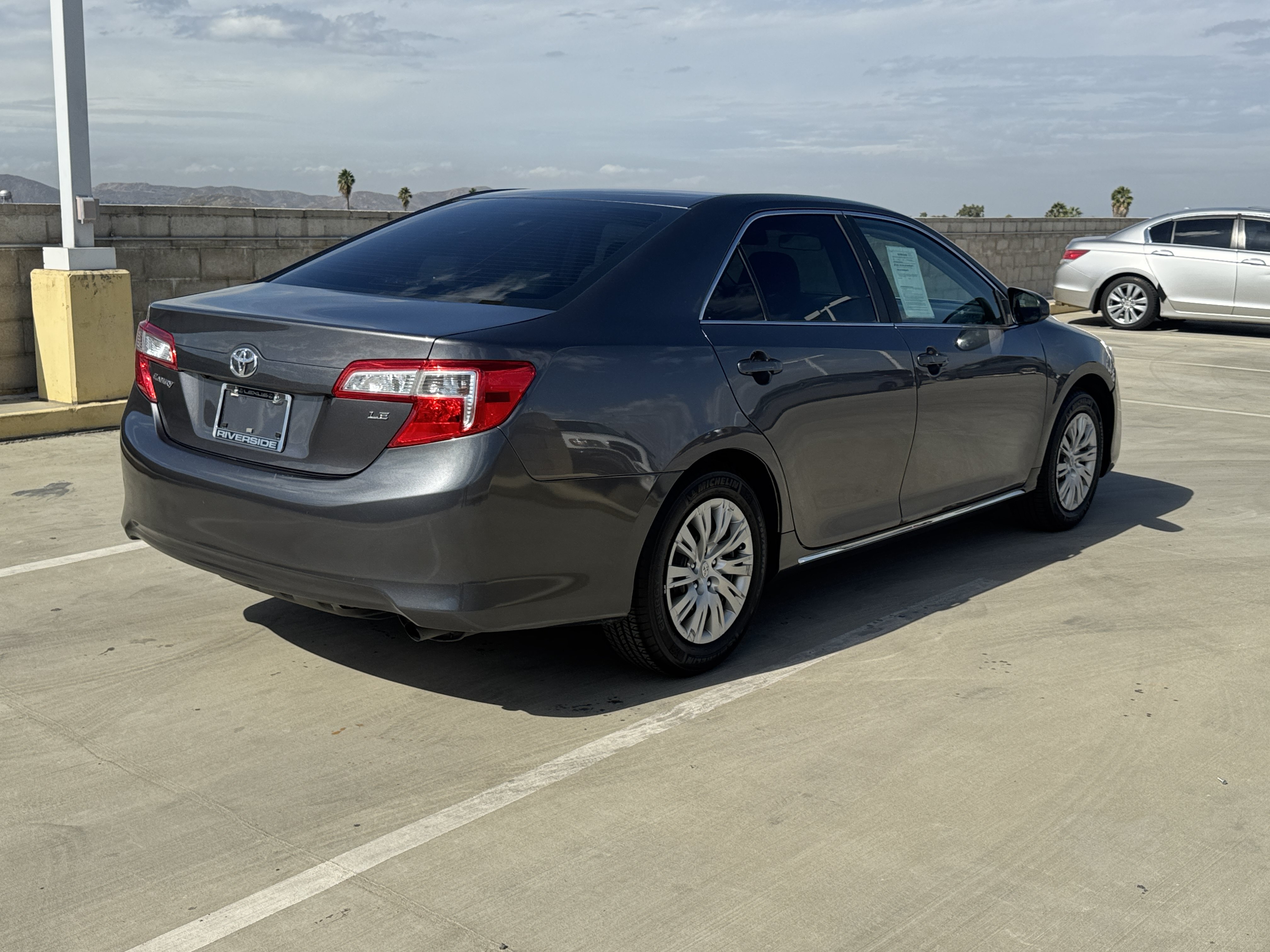 Used 2014 Toyota Camry LE FWD image 10