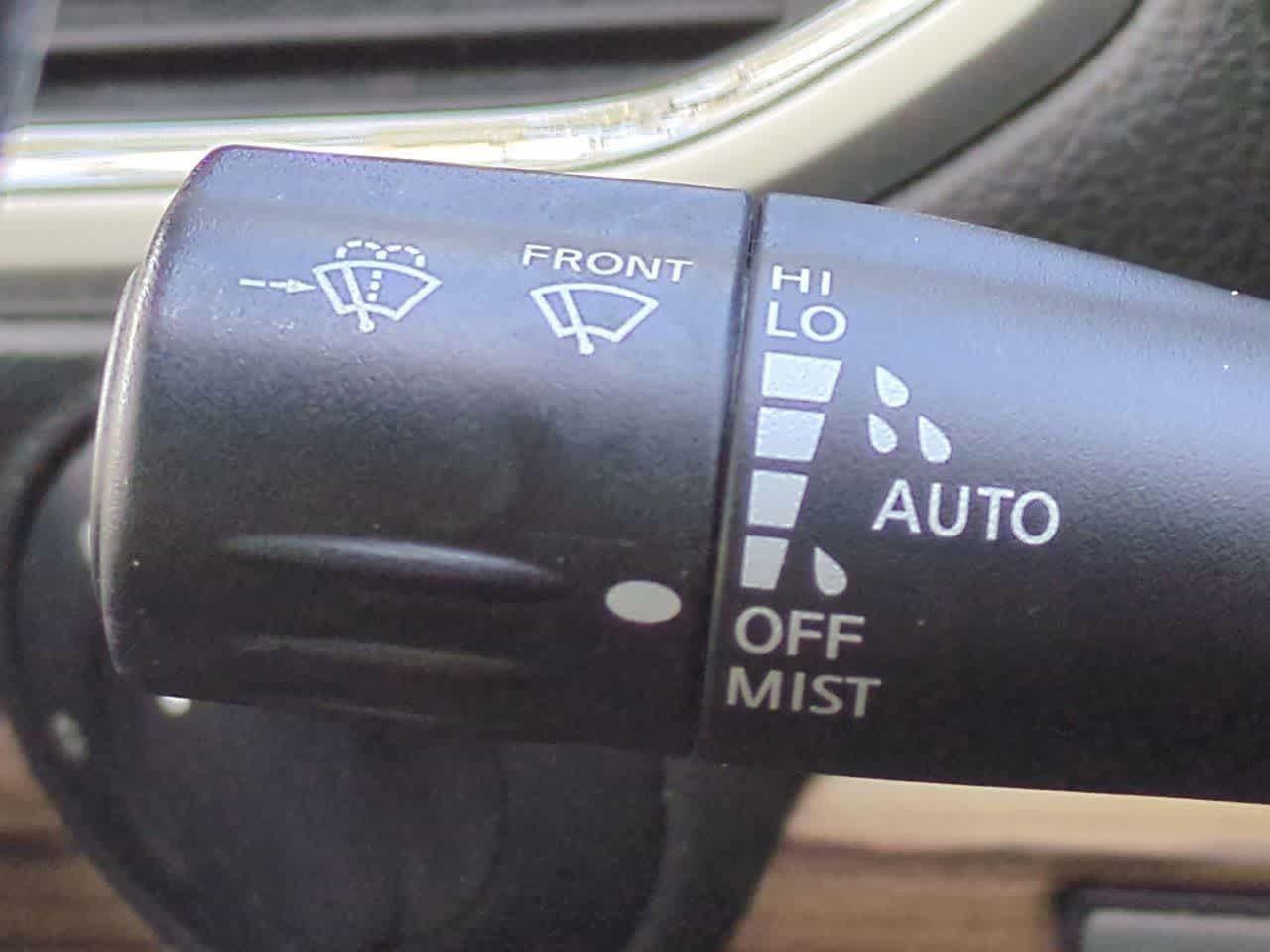 Used 2018 Nissan Titan SL image 26