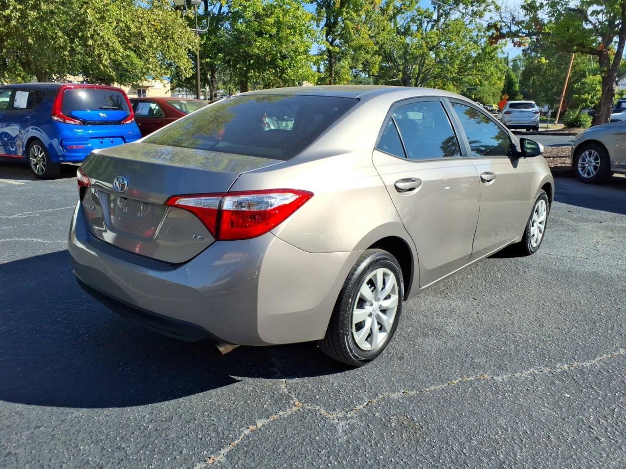 Used 2016 Toyota Corolla LE FWD image 3