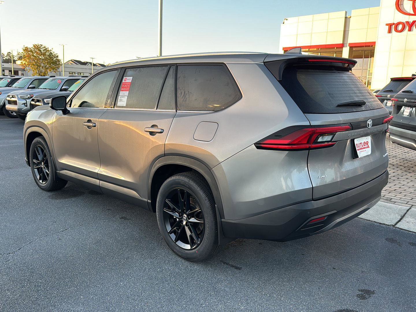 New 2026 Toyota Grand Highlander Platinum image 3