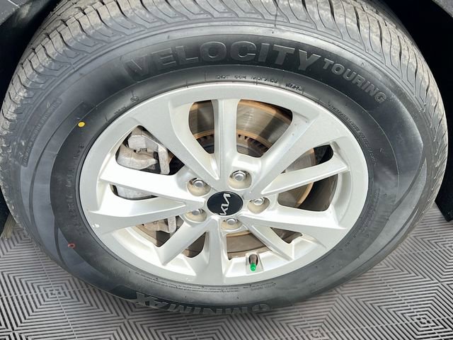 Used 2024 Kia Carnival LX image 31