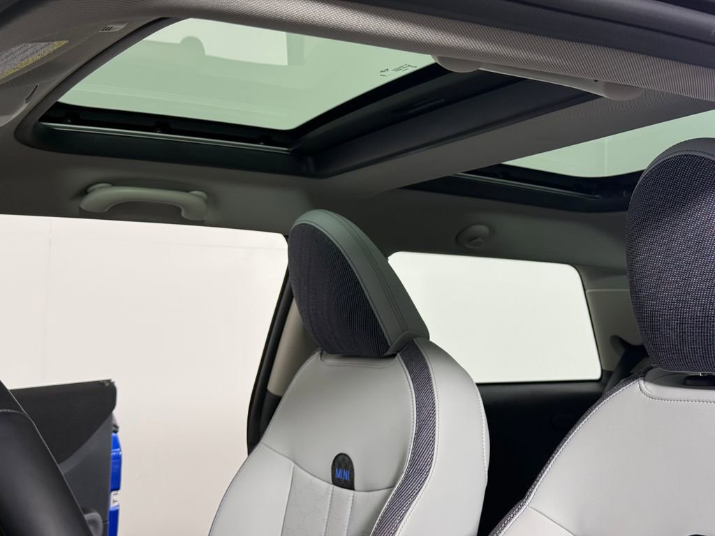 Used 2025 MINI Cooper 2-Door Hardtop image 20