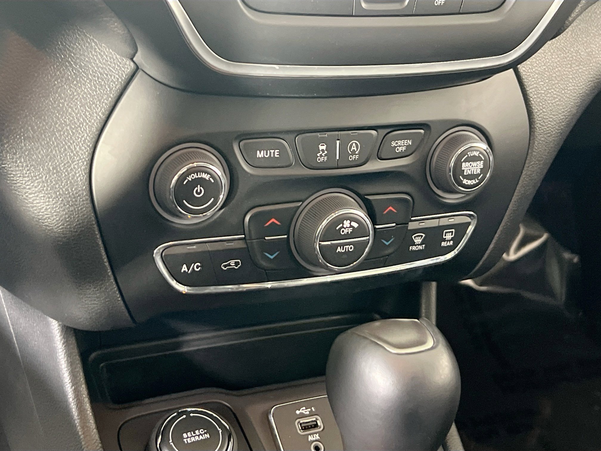 Used 2022 Jeep Cherokee Latitude Lux image 15