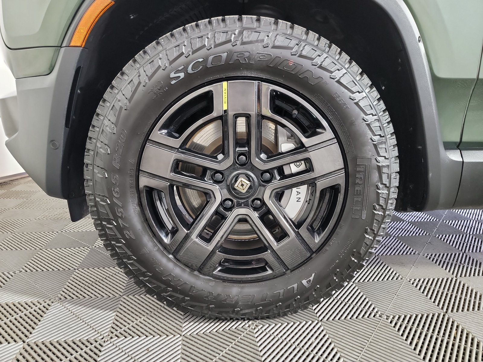Used 2023 Rivian R1T Adventure Dual AWD/4WD image 9
