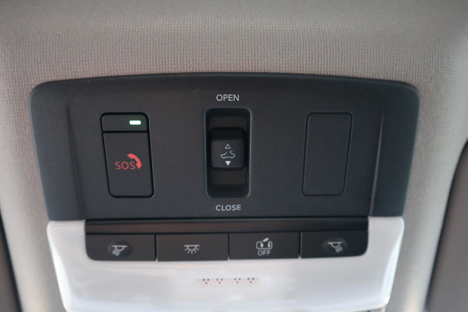 Used 2025 Nissan Sentra SR w/ SR Premium Package image 34