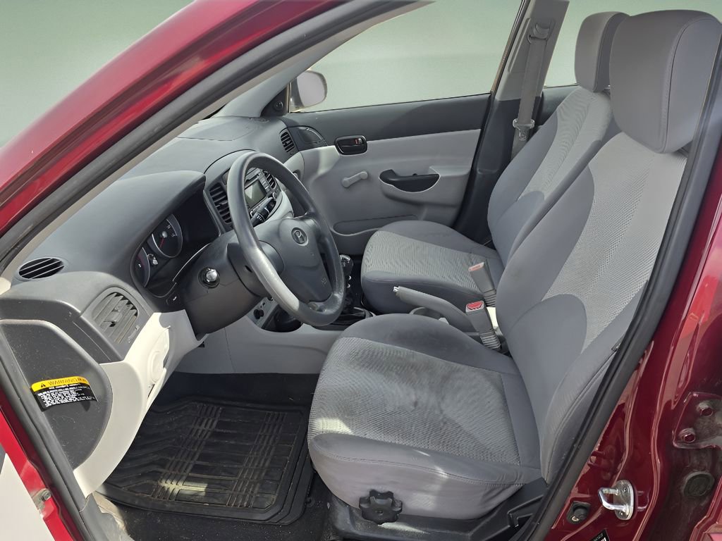 Used 2010 Hyundai Accent GLS image 12