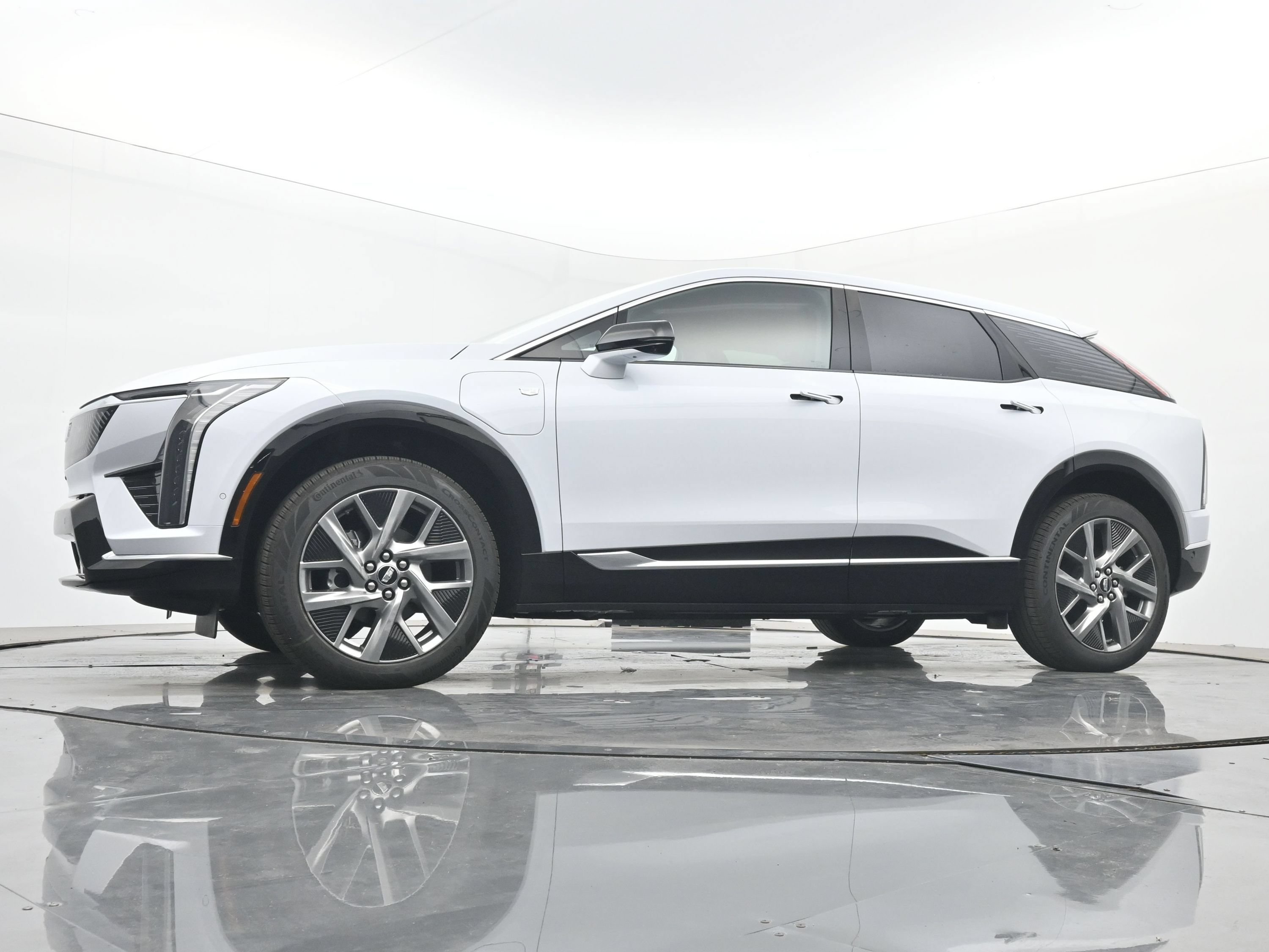 New 2026 Cadillac Optiq Luxury 1 w/ LPO, Floor Liner Package AWD/4WD image 16