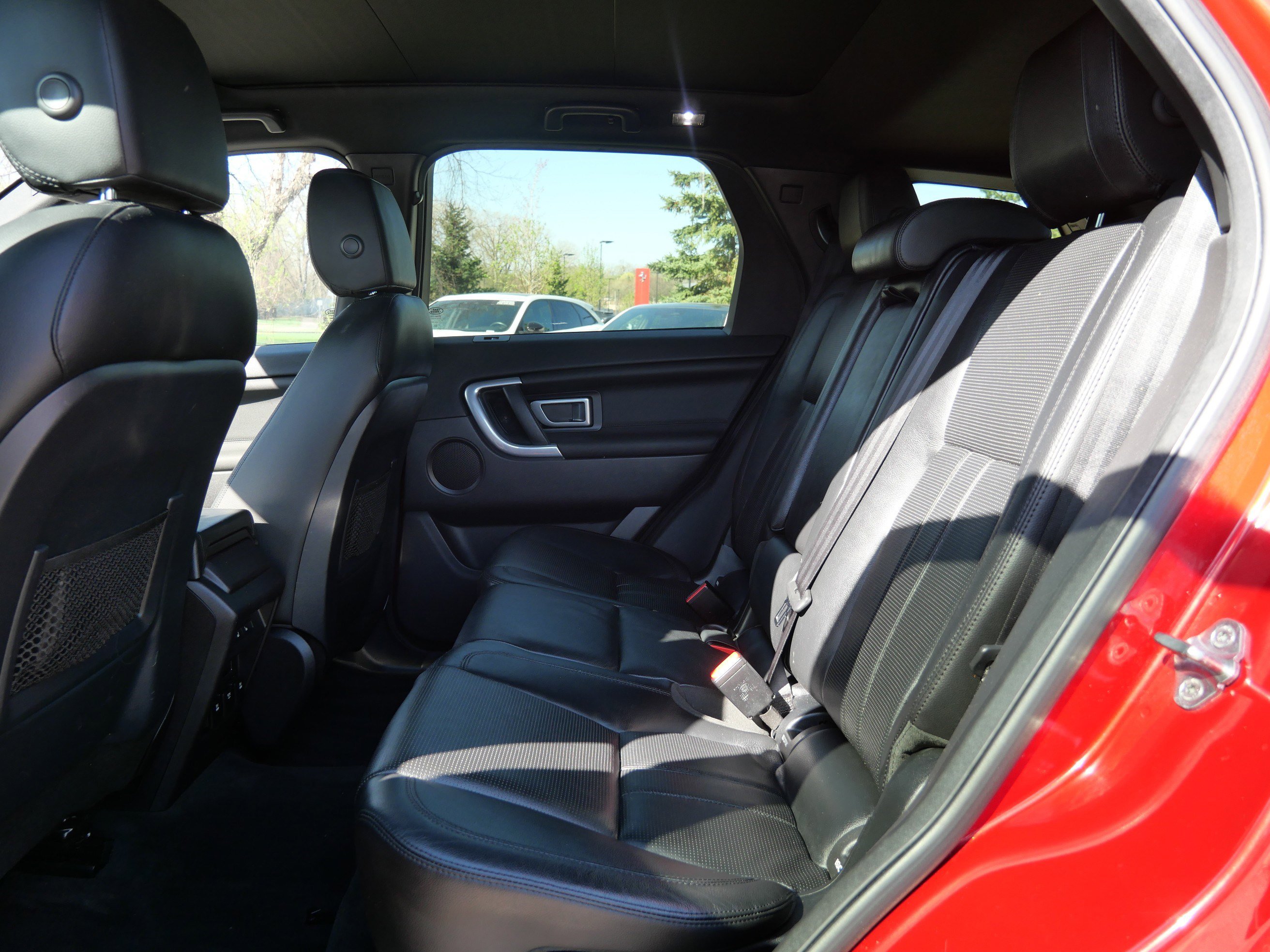 Used 2016 Land Rover Discovery Sport HSE image 16