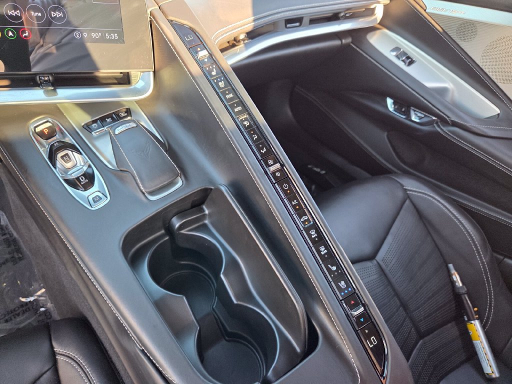 Used 2022 Chevrolet Corvette Stingray Premium Conv w/ Z51 Performance Package RWD image 25