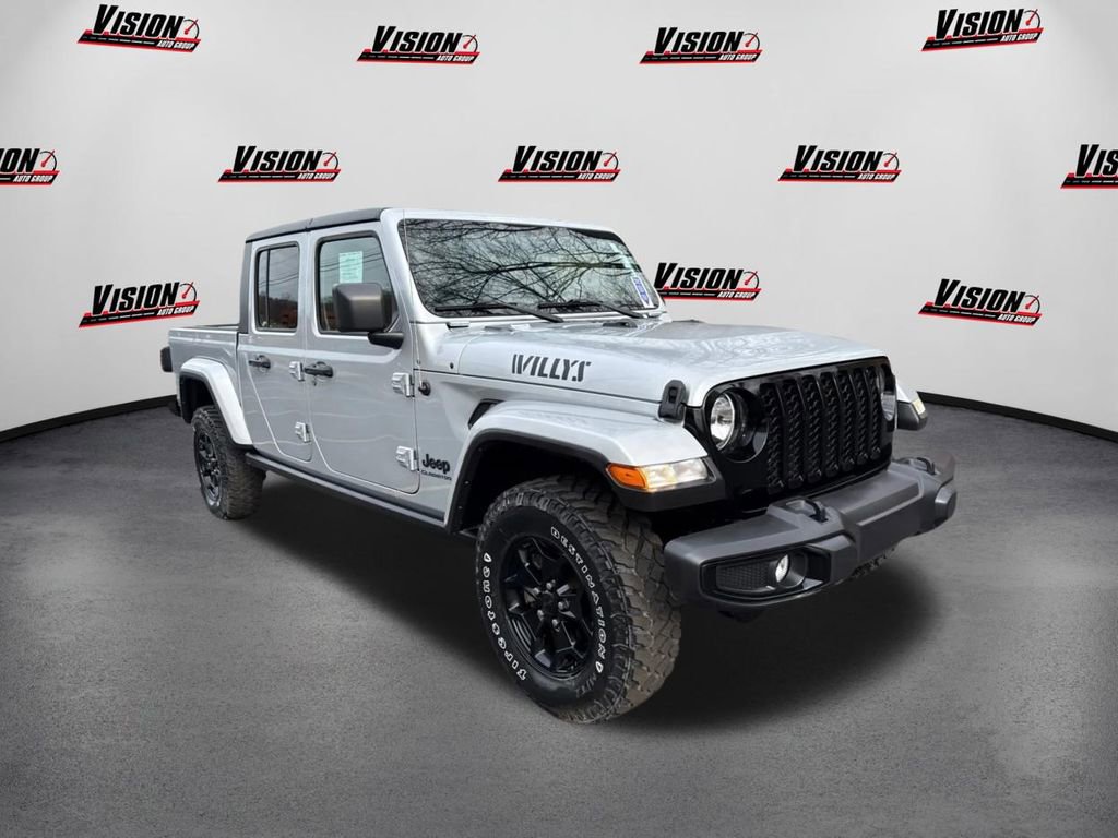 Used 2022 Jeep Gladiator Willys AWD/4WD video 3
