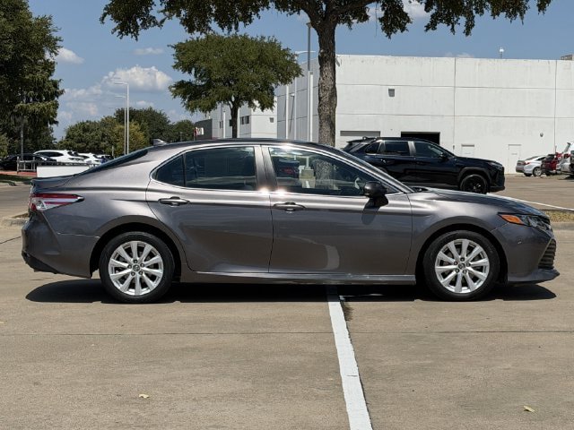 Used 2019 Toyota Camry LE FWD image 3