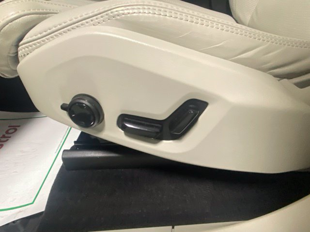 Certified 2024 Volvo XC90 T8 Ultimate w/ Protection Package AWD/4WD image 11
