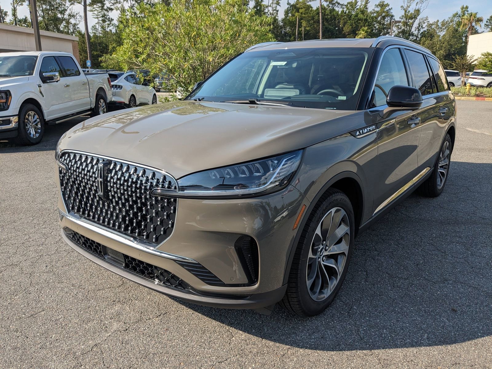 New 2025 Lincoln Aviator 2WD w/ Equipment Group 101A image 10