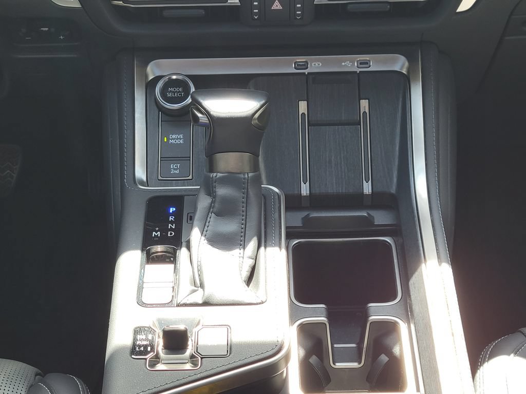 Used 2024 Lexus GX 550 w/ Accessory Package (31) AWD/4WD image 17
