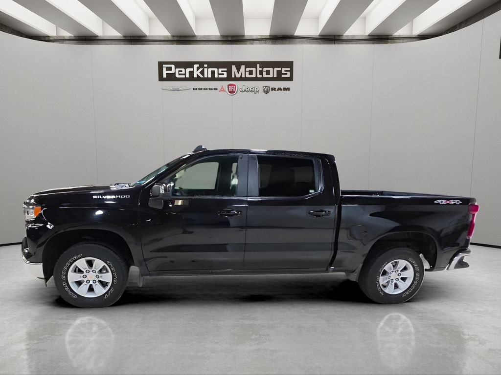 Used 2025 Chevrolet Silverado 1500 LT AWD/4WD image 2