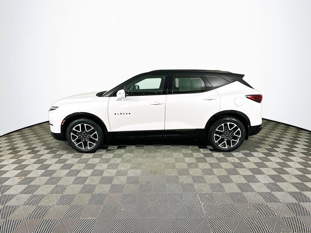 Used 2023 Chevrolet Blazer RS w/ Driver Confidence II Package AWD/4WD image 7