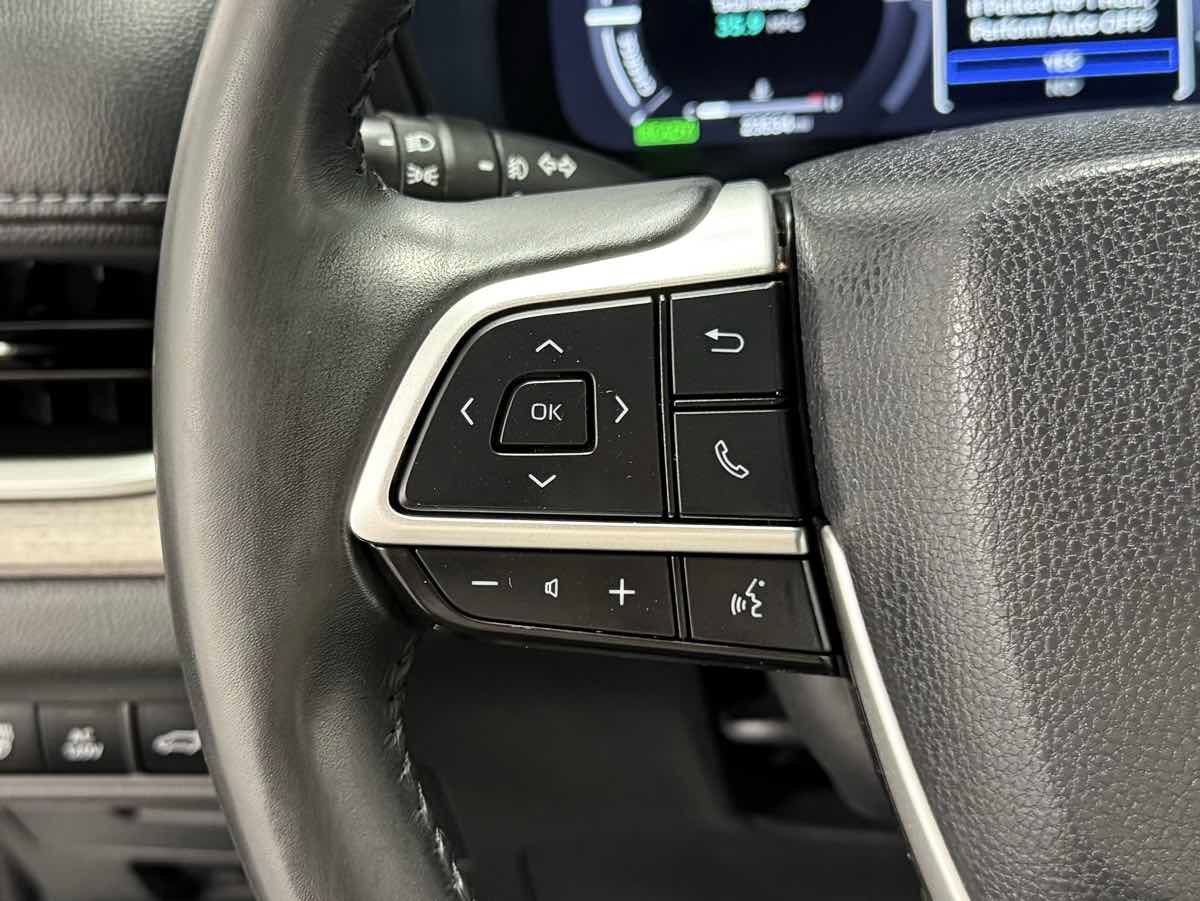 Used 2024 Toyota Grand Highlander Limited image 19
