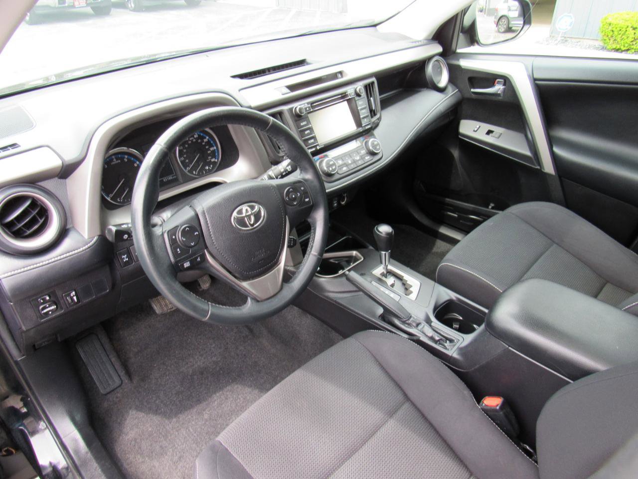 Used 2016 Toyota RAV4 XLE AWD/4WD image 16