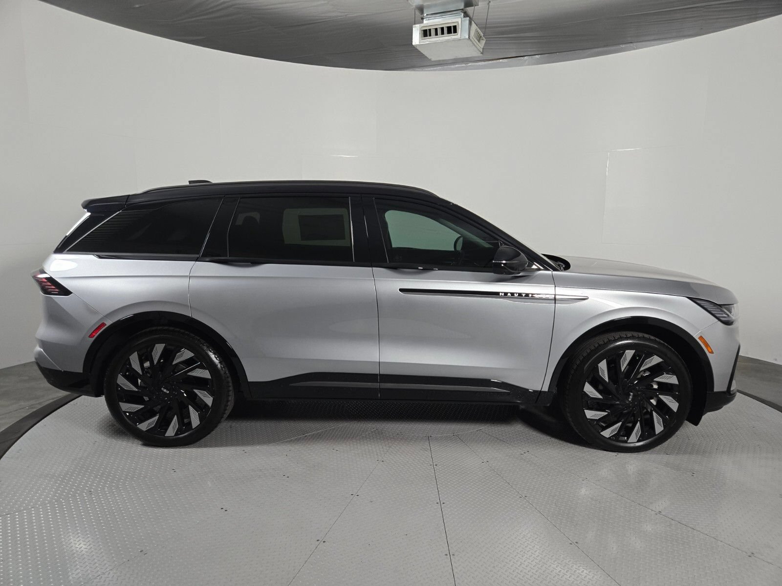 New 2026 Lincoln Nautilus Reserve w/ Jet Appearance Package AWD/4WD image 3