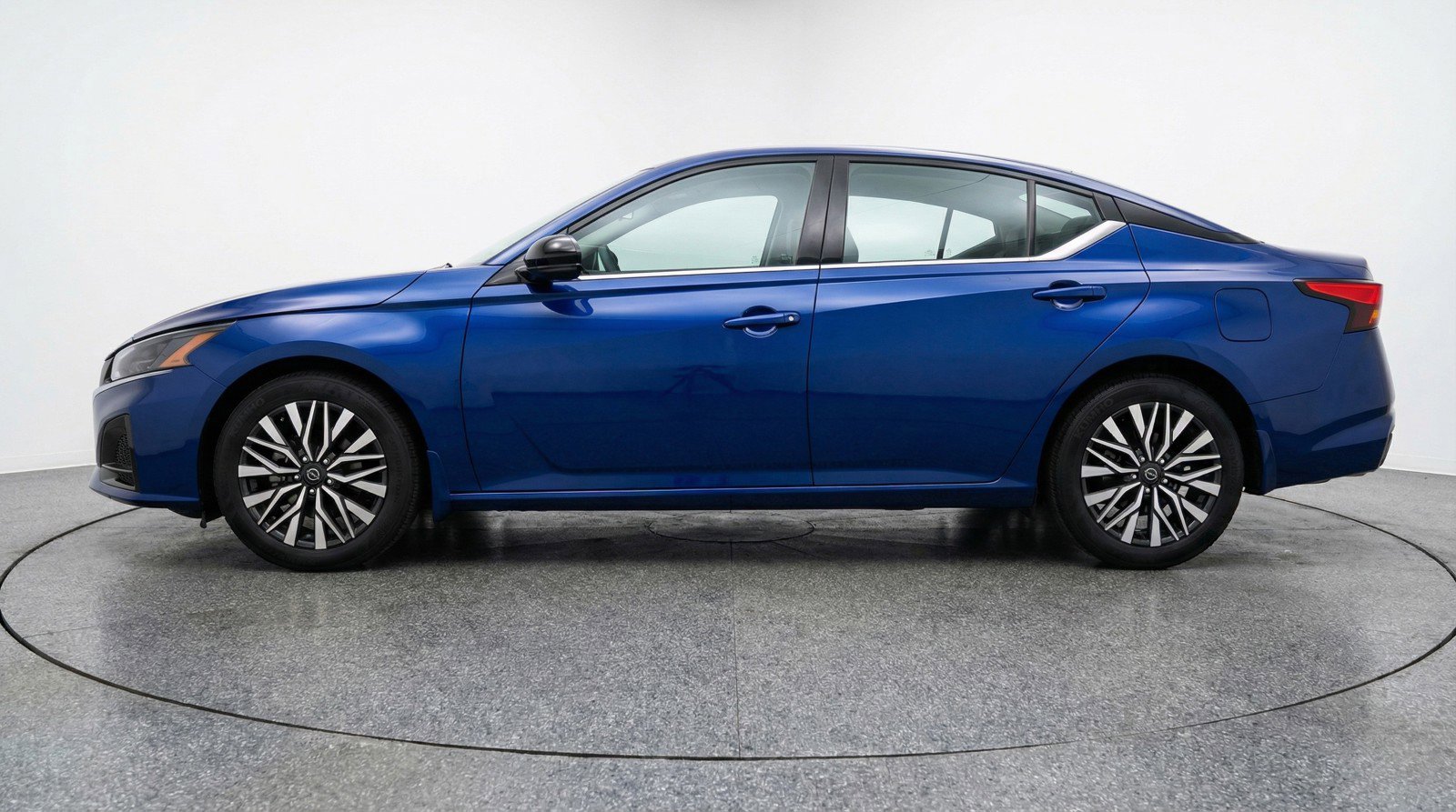 Used 2025 Nissan Altima 2.5 SV image 5