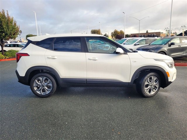 Used 2024 Kia Seltos LX image 3