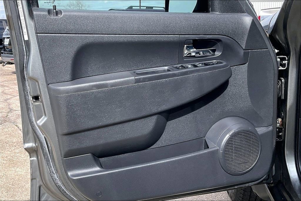 Used 2012 Jeep Liberty Sport w/ Driver Convenience Group image 16