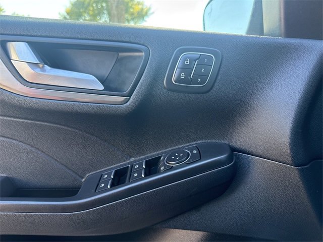 Used 2022 Ford Escape Titanium image 19