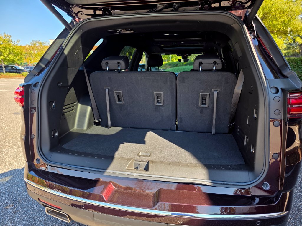 Certified 2023 Chevrolet Traverse Premier w/ LPO, Cargo Package FWD image 38