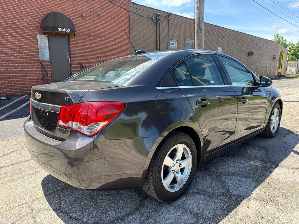 Used 2015 Chevrolet Cruze LT w/ Technology Package FWD image 3
