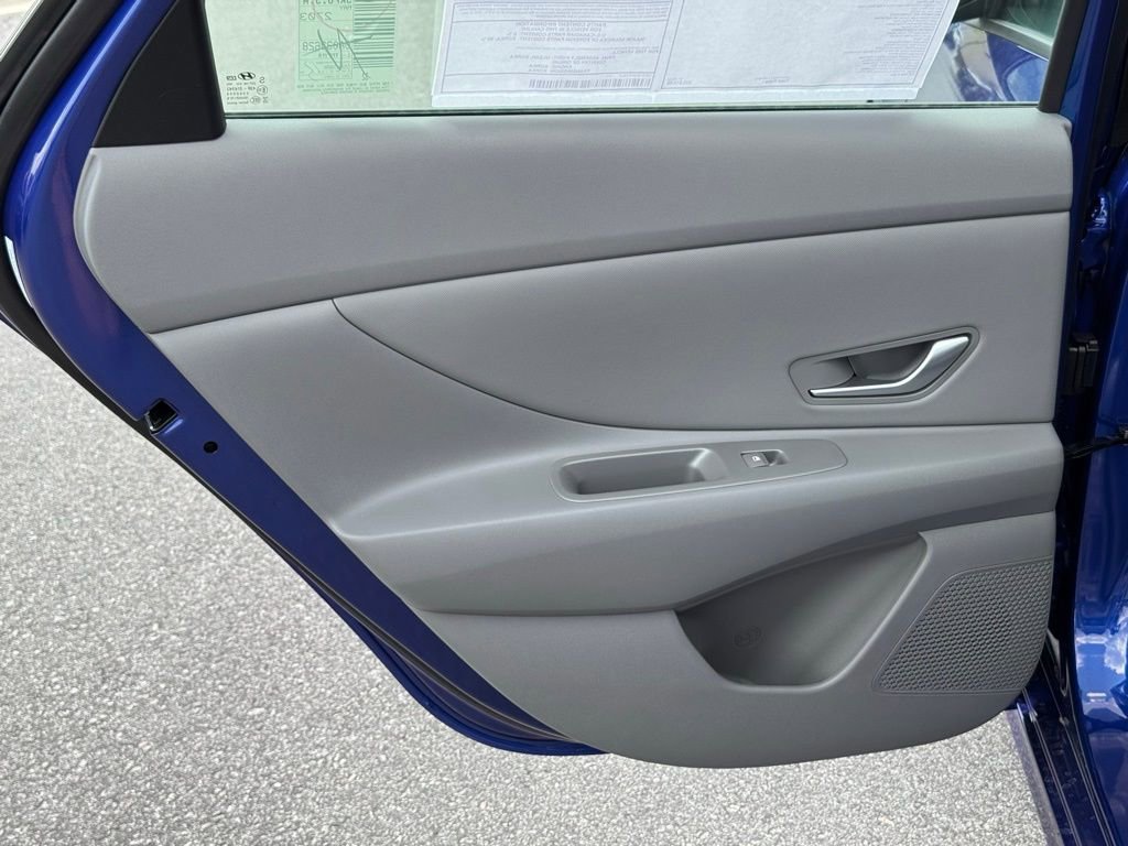 Used 2025 Hyundai Elantra Sport image 16