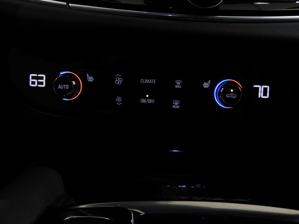 Used 2024 Buick Enclave Essence image 40