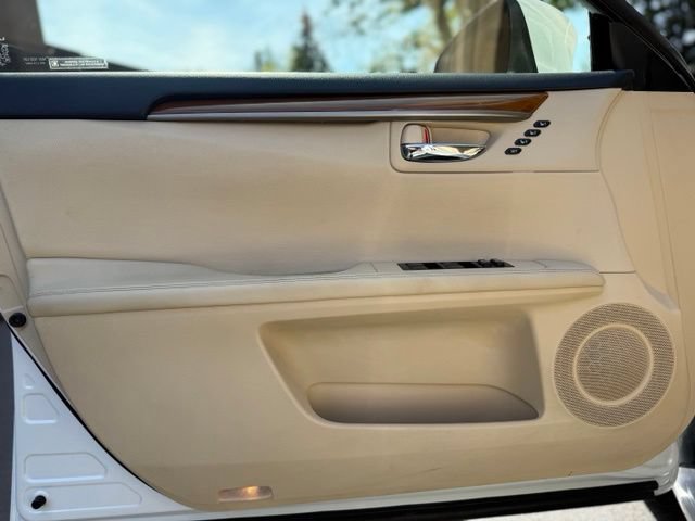 Used 2013 Lexus ES 300h w/ Luxury Pkg FWD image 12