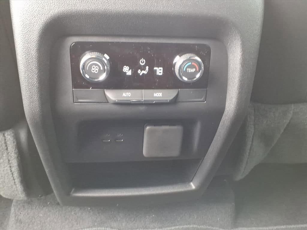 New 2026 Chevrolet Traverse Z71 w/ Enhanced Driving Package AWD/4WD image 18