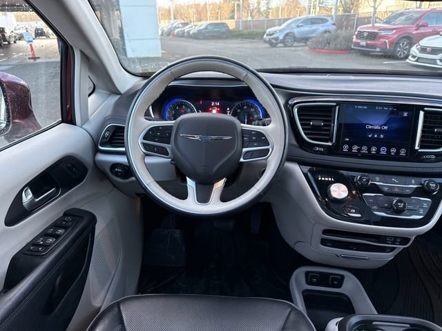Used 2017 Chrysler Pacifica Limited w/ UConnect Theater Package image 31