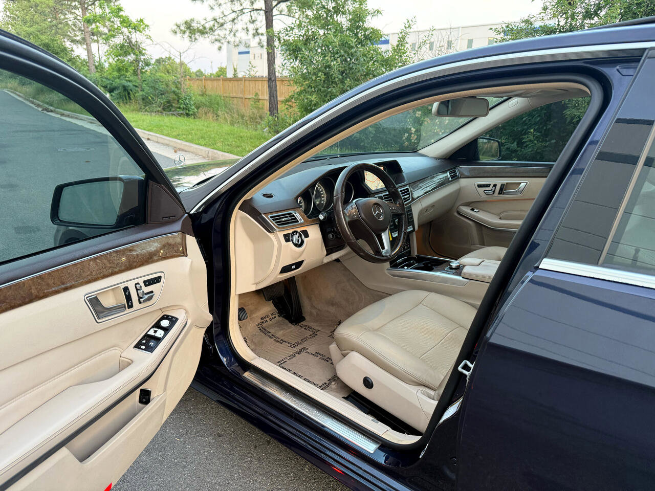 Used 2015 Mercedes-Benz E 350 4MATIC Sedan image 13