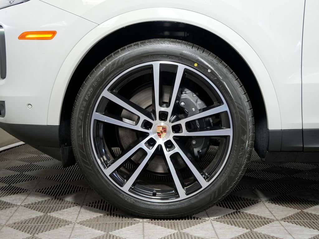 Used 2026 Porsche Cayenne AWD/4WD image 41