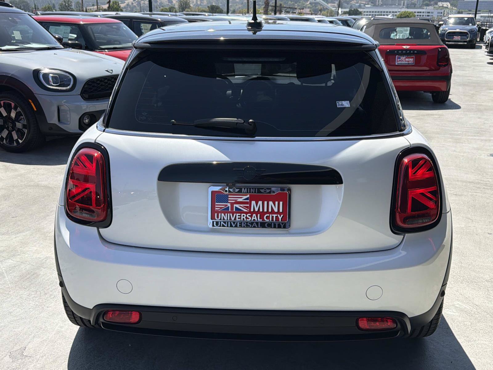 Used 2024 MINI Cooper SE FWD image 4