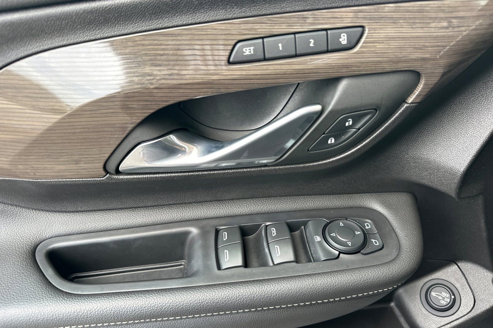 Certified 2024 GMC Terrain Denali w/ Denali Premium Package image 11