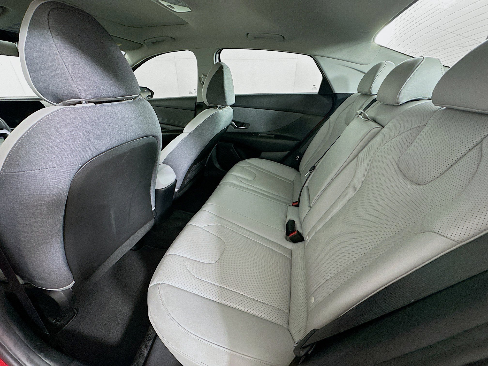 Used 2022 Hyundai Elantra Limited FWD image 28